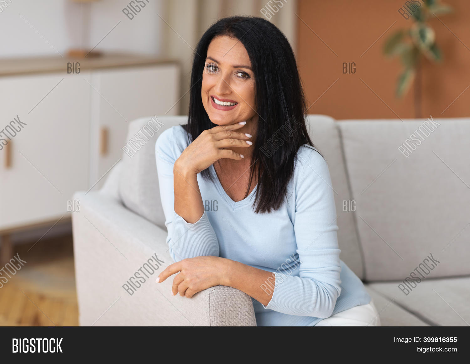 middle aged brunette woman