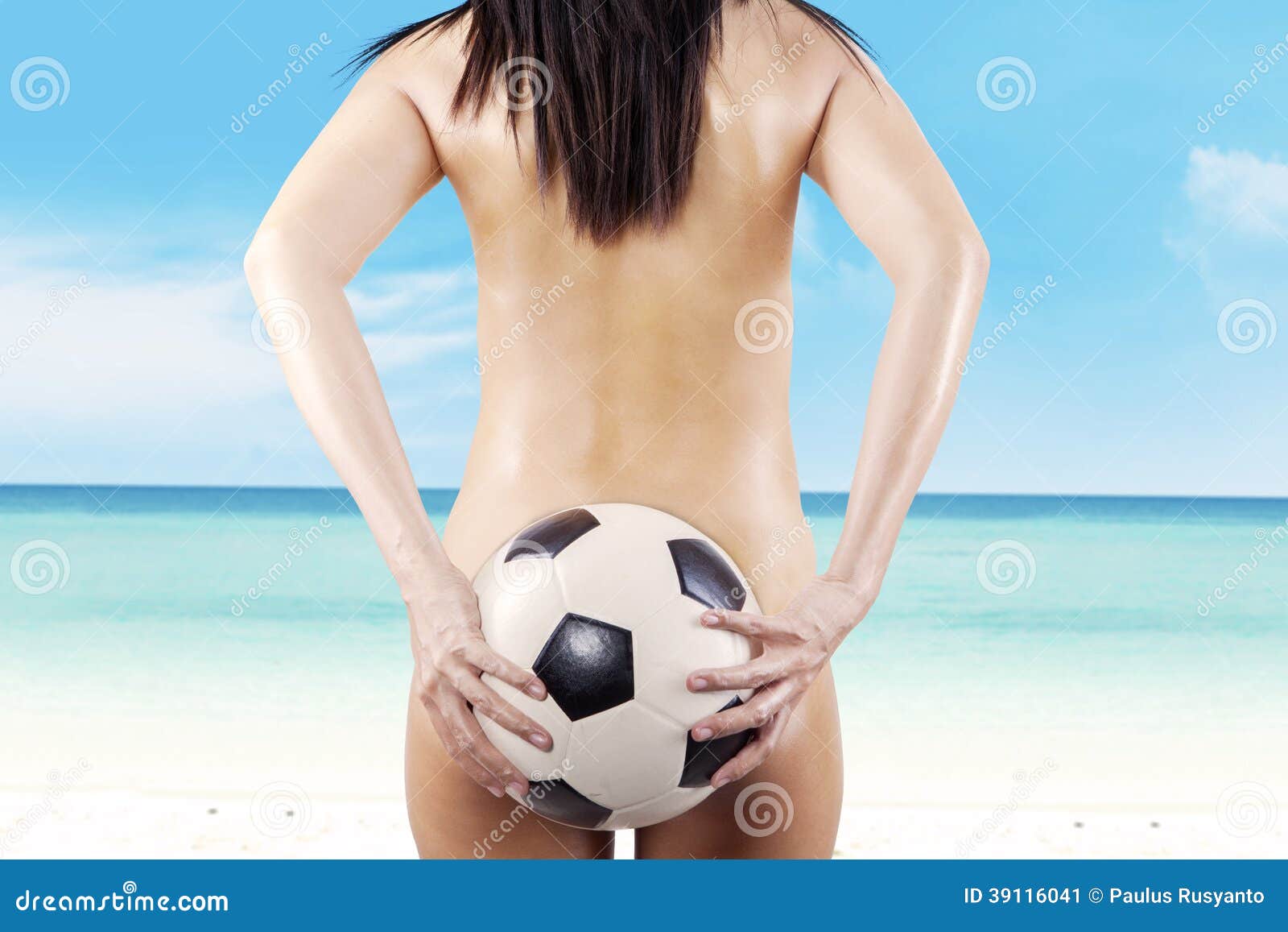 alexander toussaint recommends naked female footballers pic