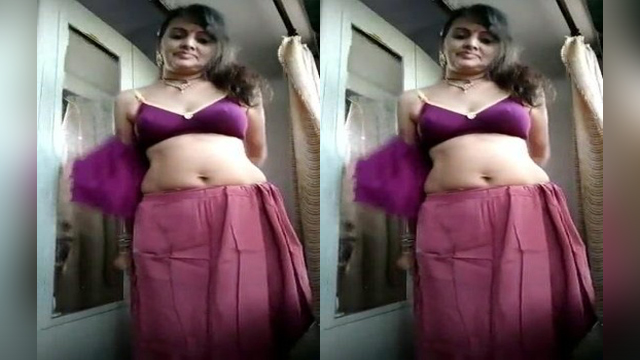 Indian Aunty Stripping unblocked games