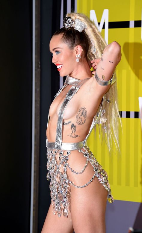 miley cyrus sexy pics