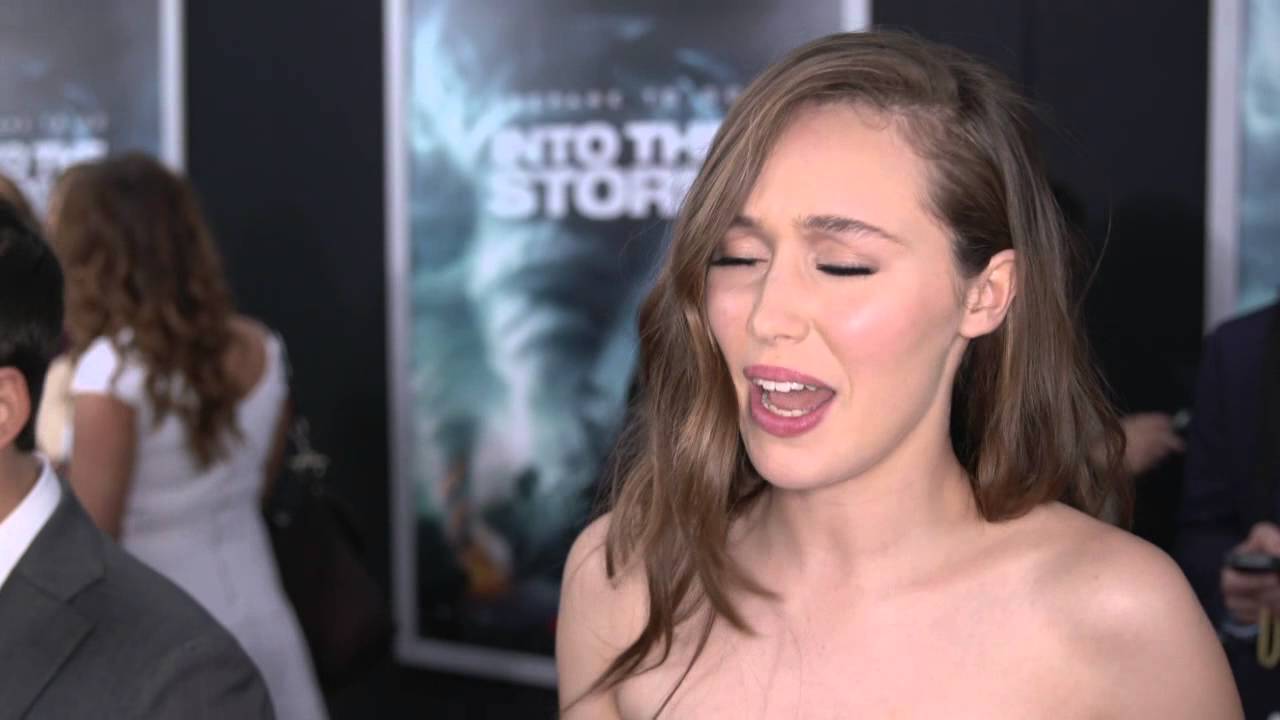 ayah uy share alycia debnam carey hot photos