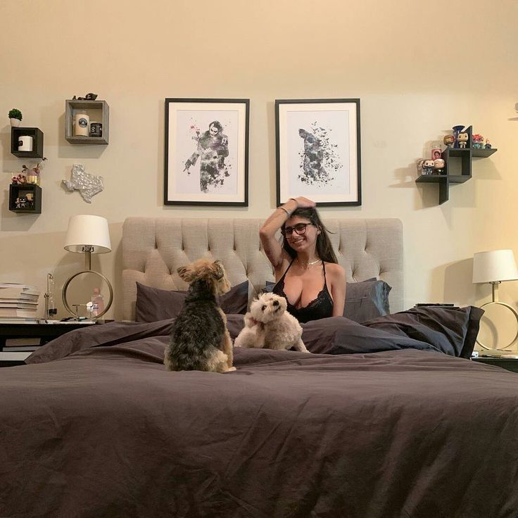 ann marie dolan recommends mia khalifa bed pic