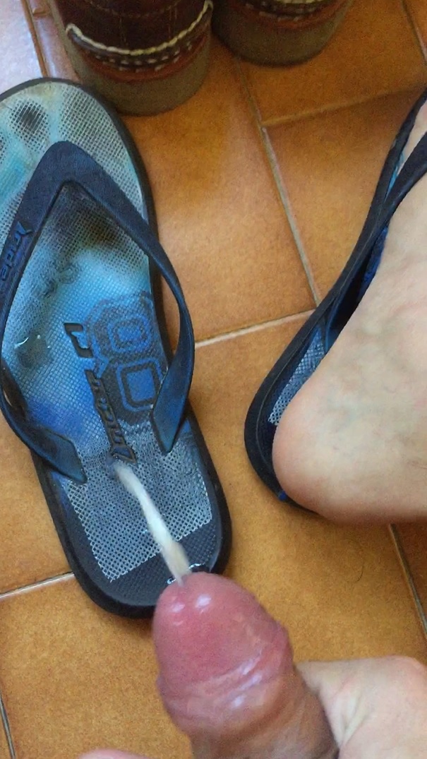 dan yutzy add cumming on sandals photo