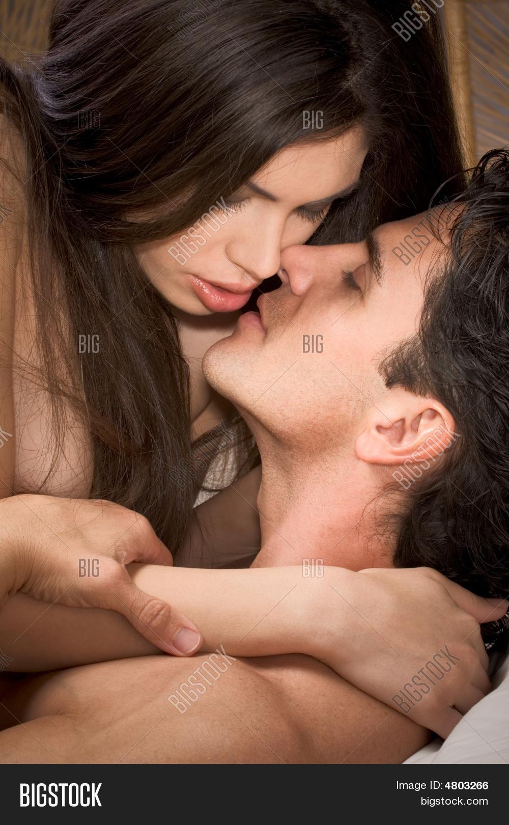 people kissing nude