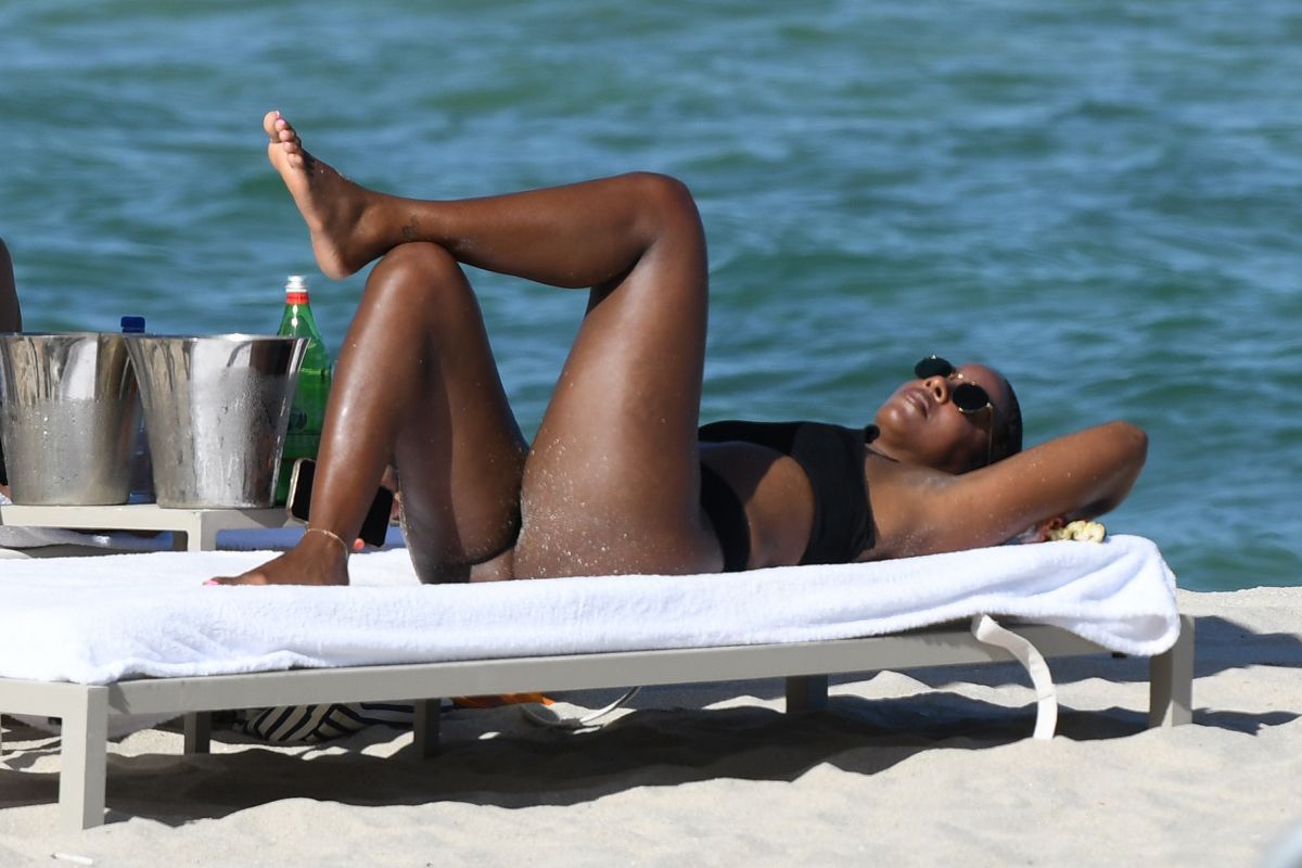 amelia gantt recommends kelly rowland naked pic