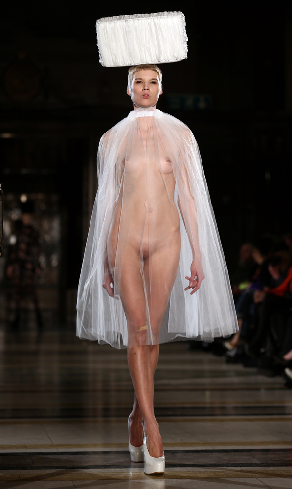 carol hedin recommends Model Nude Runway