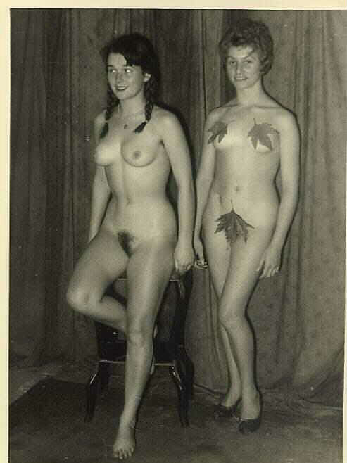 naked vintage moms